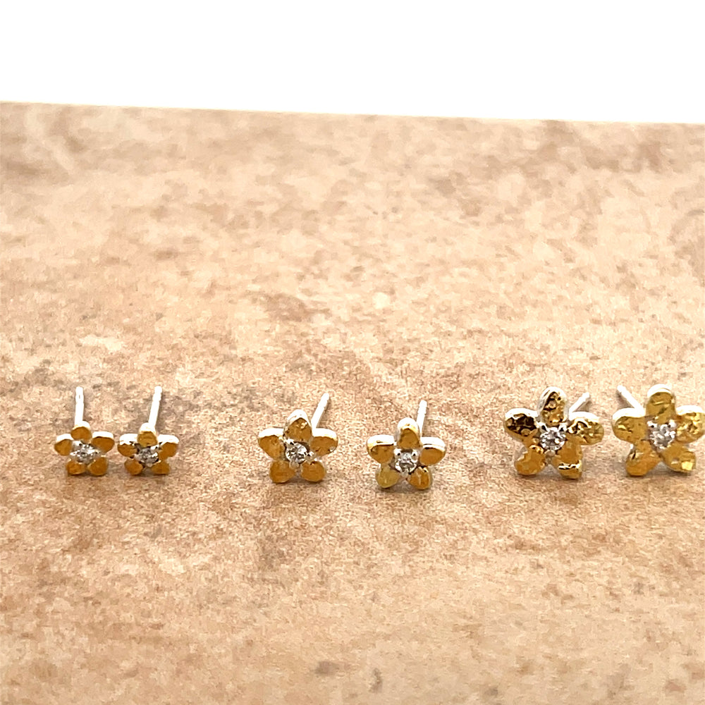 N310  Flower with Large 14kt & Nuggets with Diamond Pendant