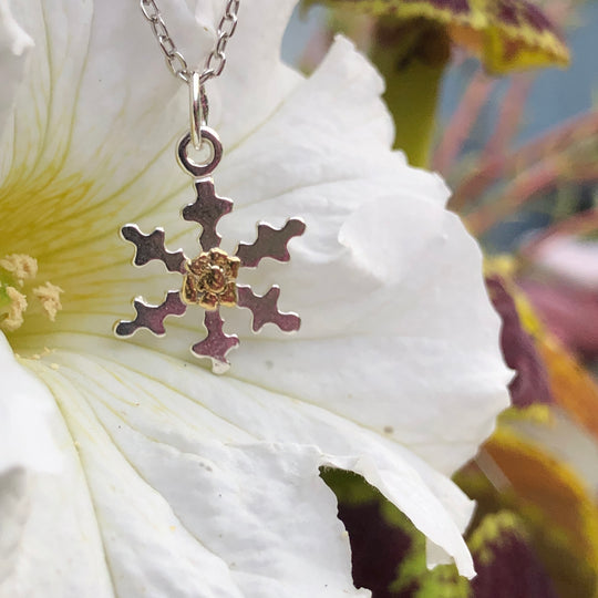 N085  Snowflake Large pendant .925 with Alaskan Gold Nuggets