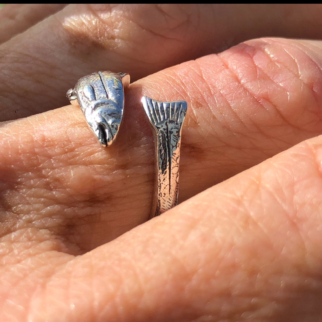 R133  Ring Adj Salmon Ring Adjustable