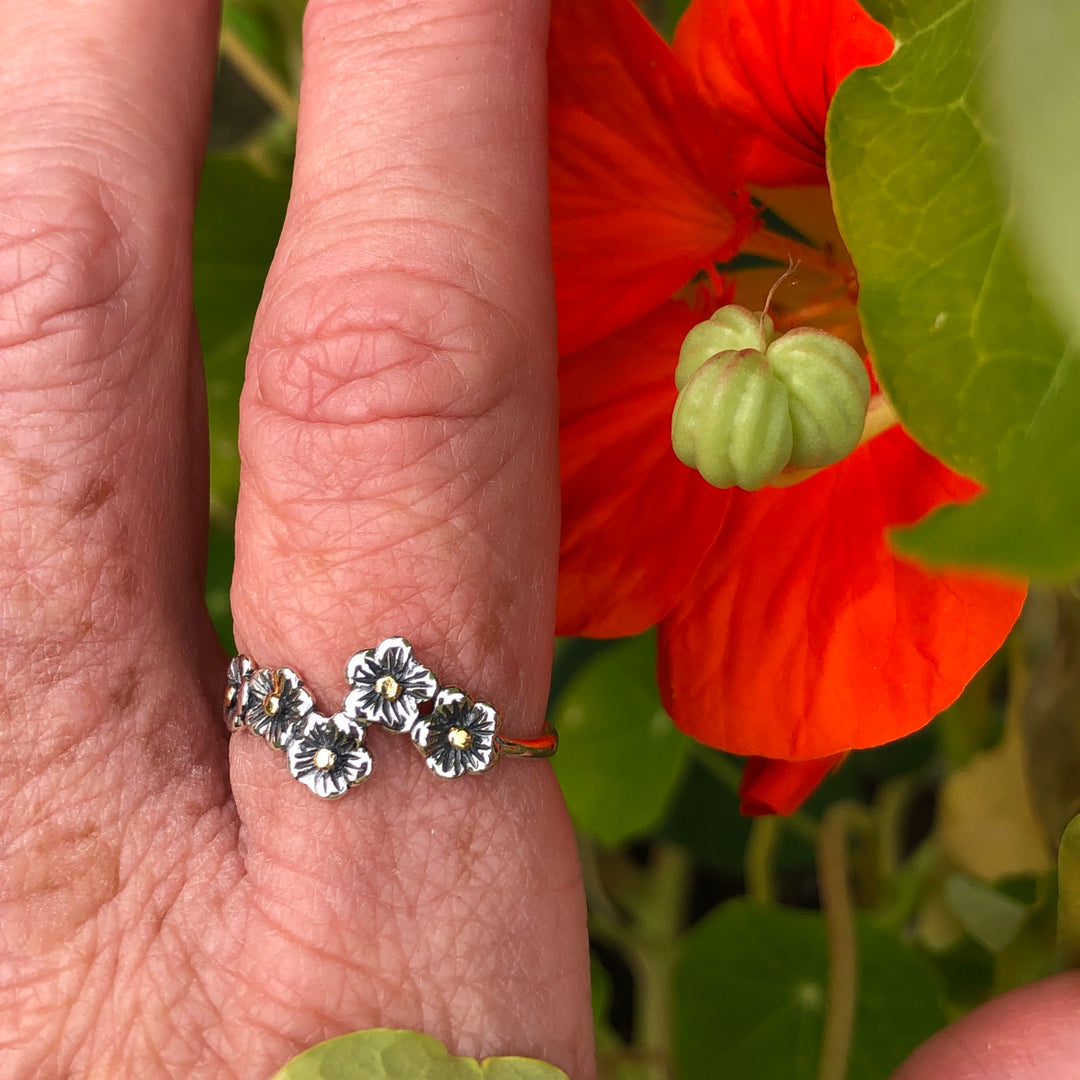 R03522  Five Flower Silver Rings with Nuggets