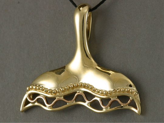 N906  Pendant Native Whale Tail 14kty