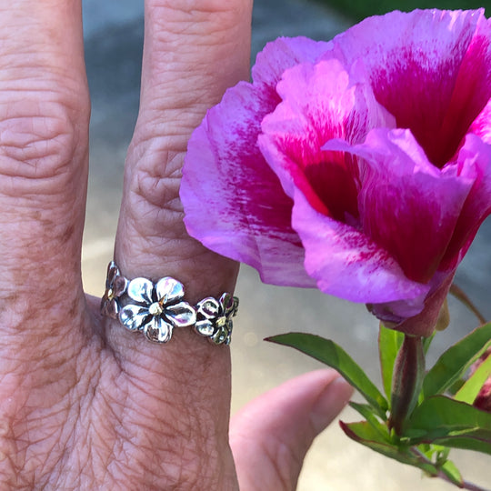 R02909  Three Flower Ring