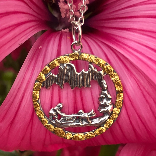 N140  Large Silver Aurora Dog Team Musher Pendant Circled with Gold Nuggets