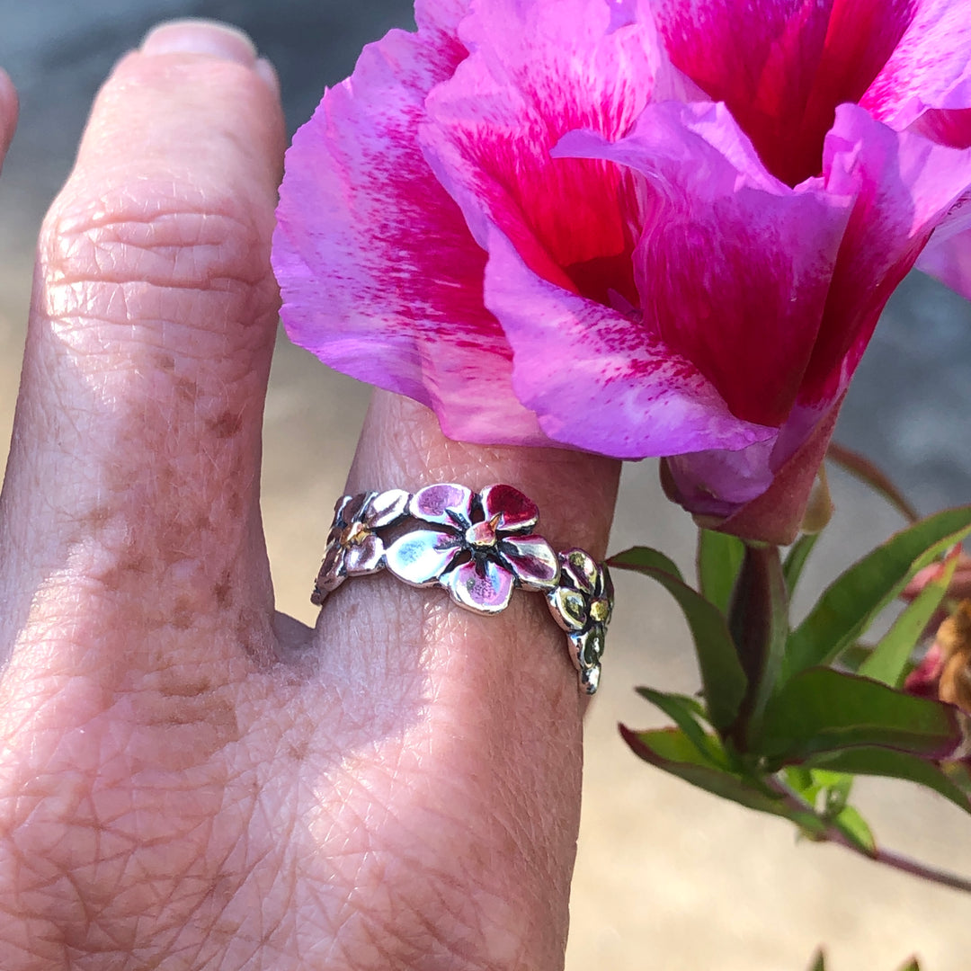 R02909  Three Flower Ring