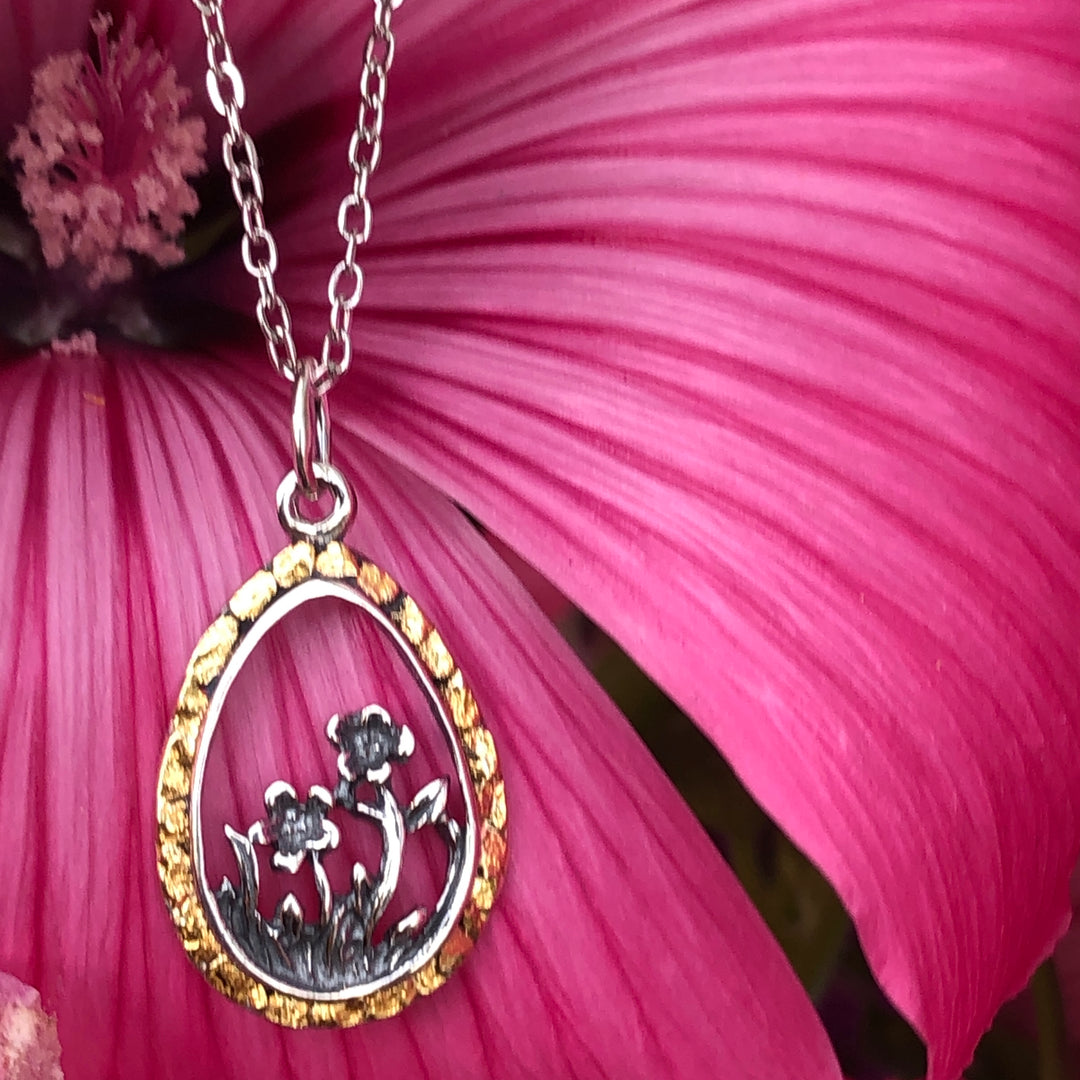 N159  Oval Flower Pendant .925 with Alaskan Gold Nuggets