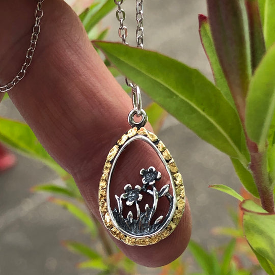 N159  Oval Flower Pendant .925 with Alaskan Gold Nuggets