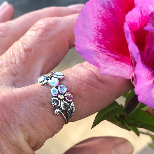 R02909  Three Flower Ring