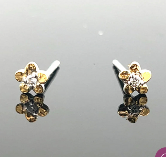 EP271S-w/Dia  Silver Flower with Medium Earring Posts with Diamonds