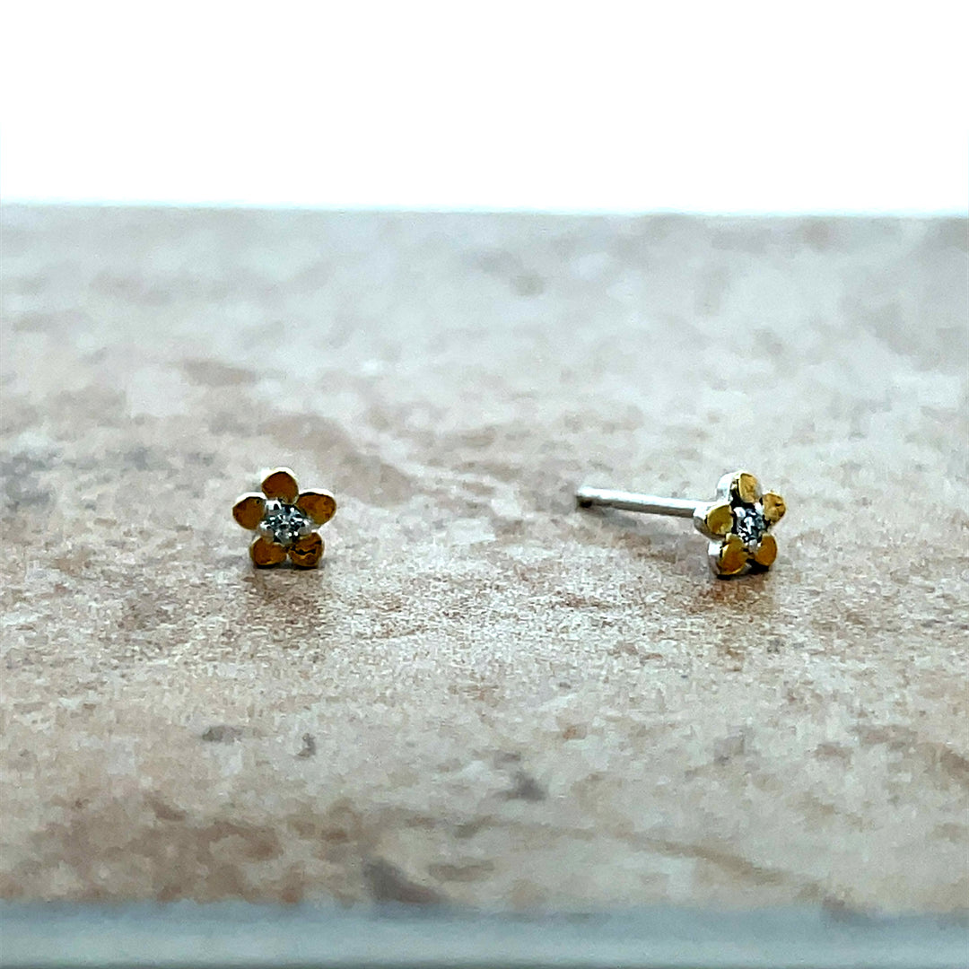EP269S-wDia Silver Flower with Tiny Earring Posts with Diamonds