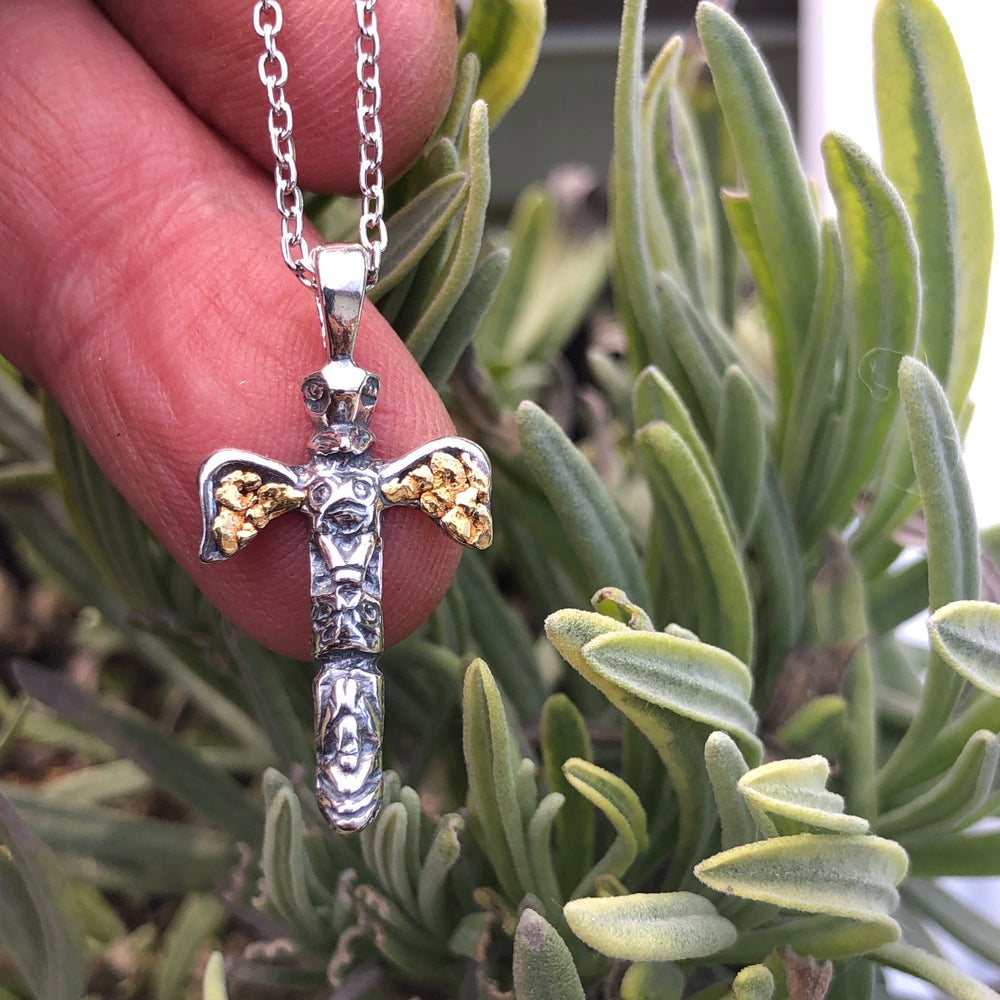 N058  Totem Large pendant .925 with Alaskan Gold Nuggets