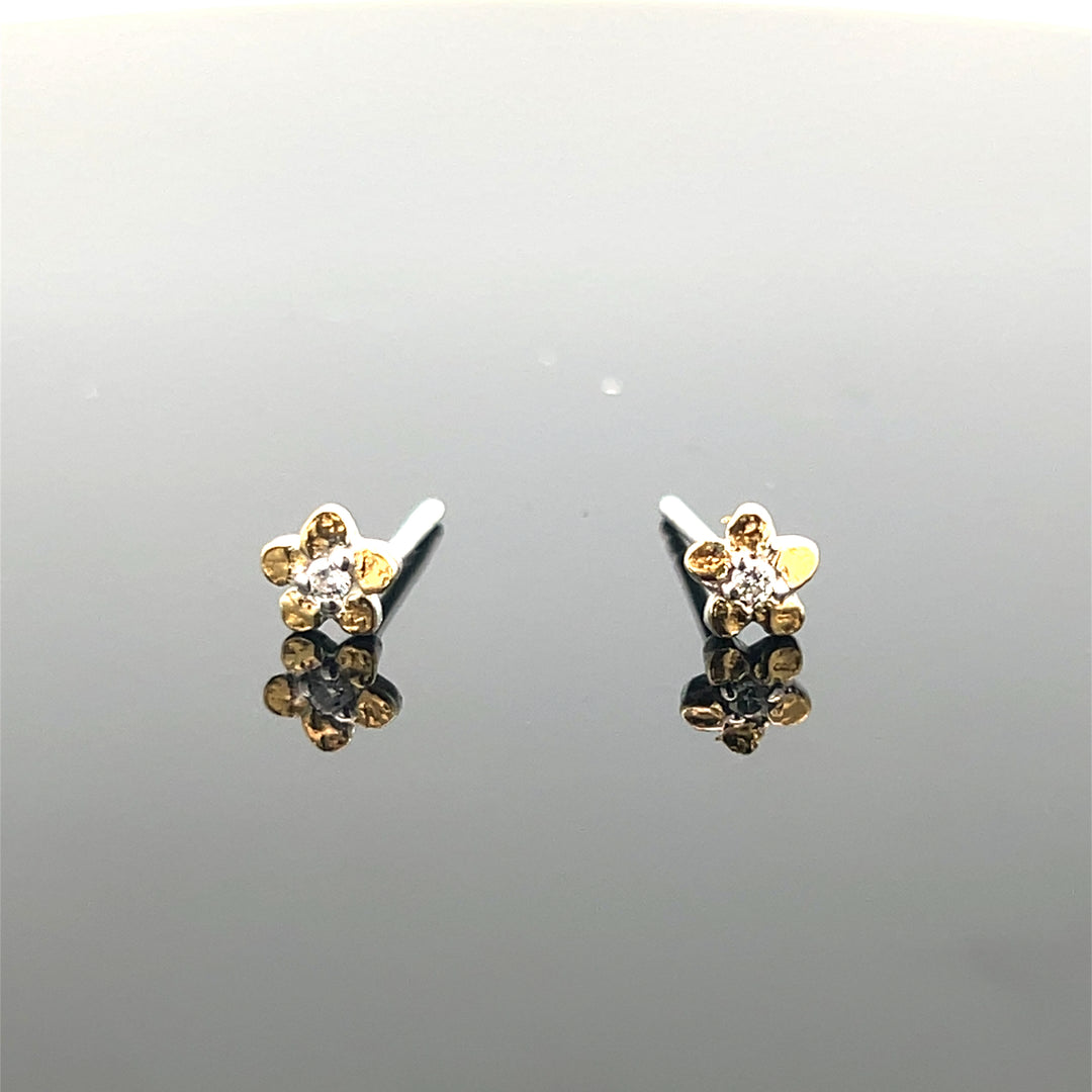 EP269S-wDia Silver Flower with Tiny Earring Posts with Diamonds