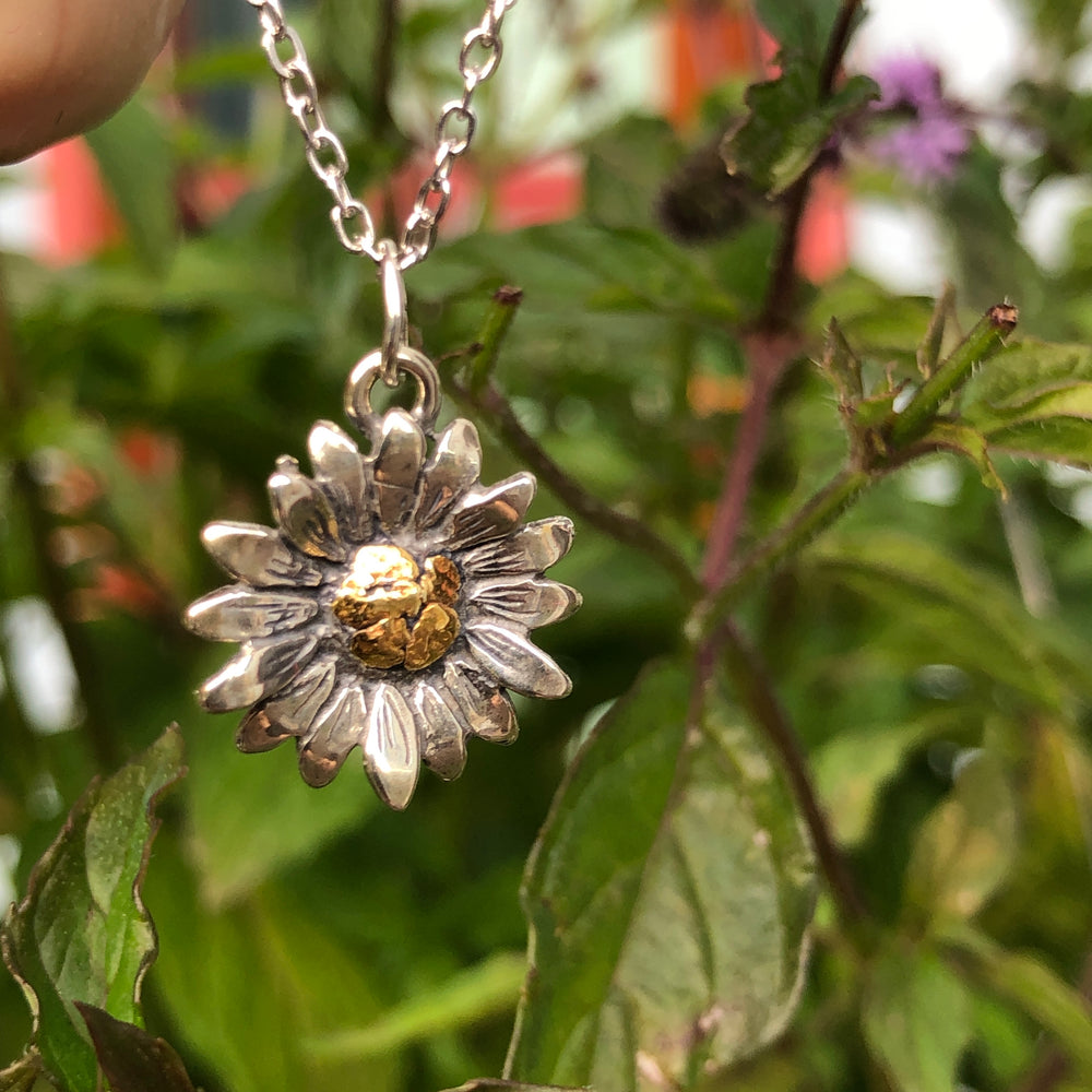 N057  Flower Medium pendant .925 with Alaskan Gold Nuggets