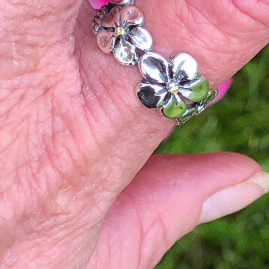 R02909  Three Flower Ring