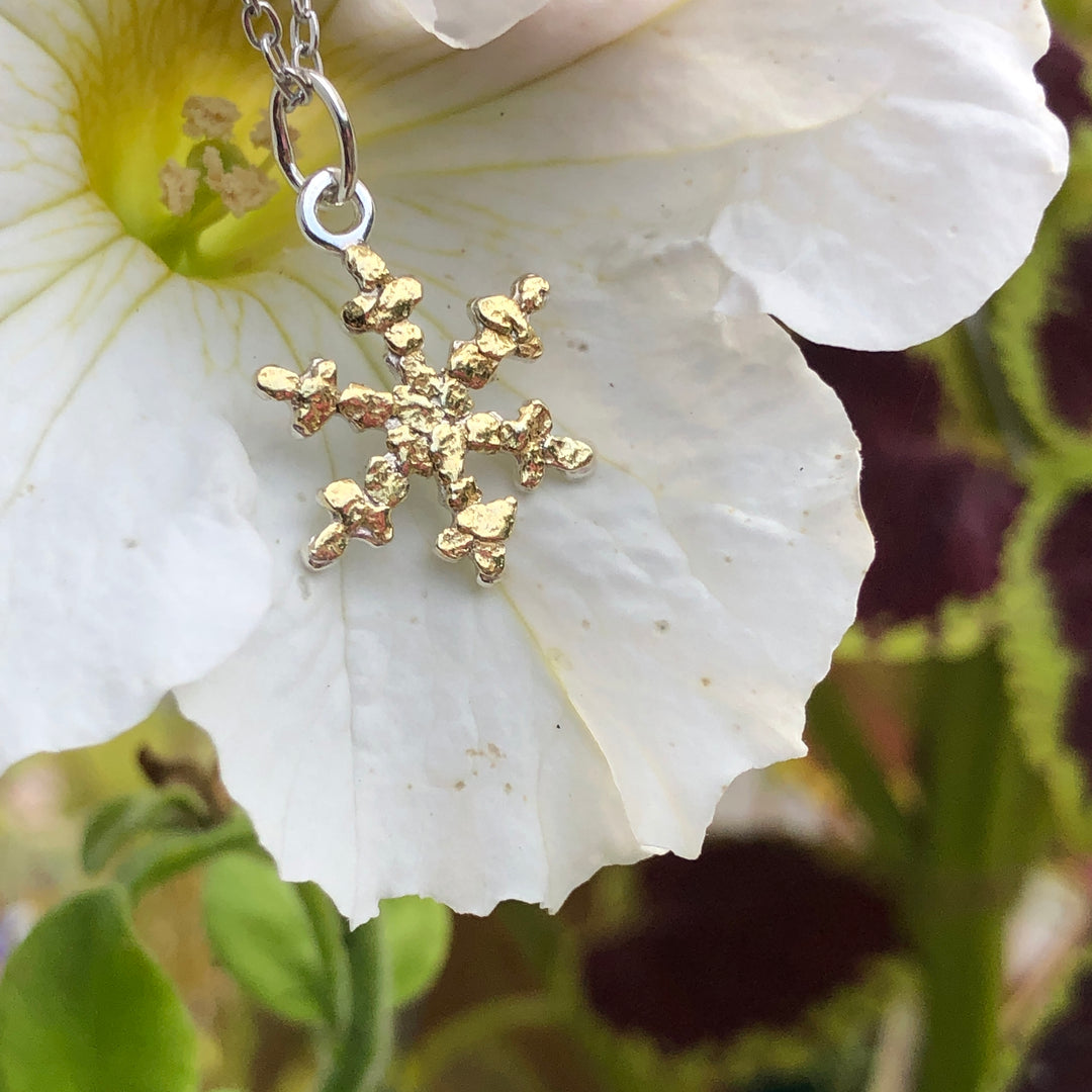 N083  Snowflake with Large pendant .925 with Alaskan Gold Nuggets