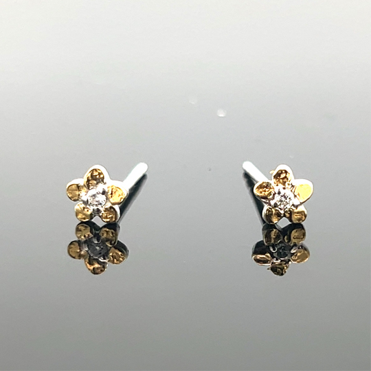 EP269S-wDia Silver Flower with Tiny Earring Posts with Diamonds