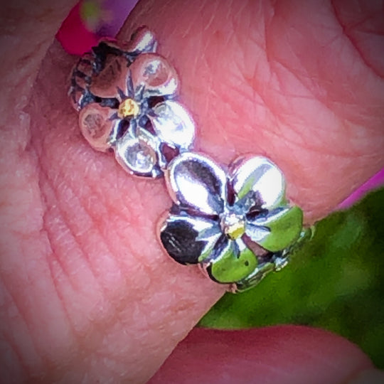 R02909  Three Flower Ring