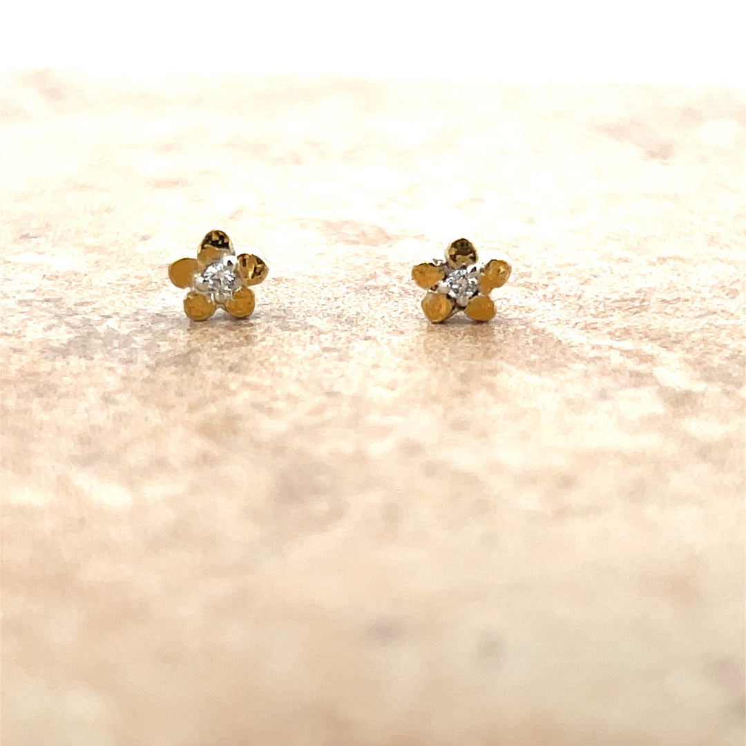 EP269S-wDia Silver Flower with Tiny Earring Posts with Diamonds