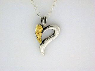 N087  Curvy Heart pendant