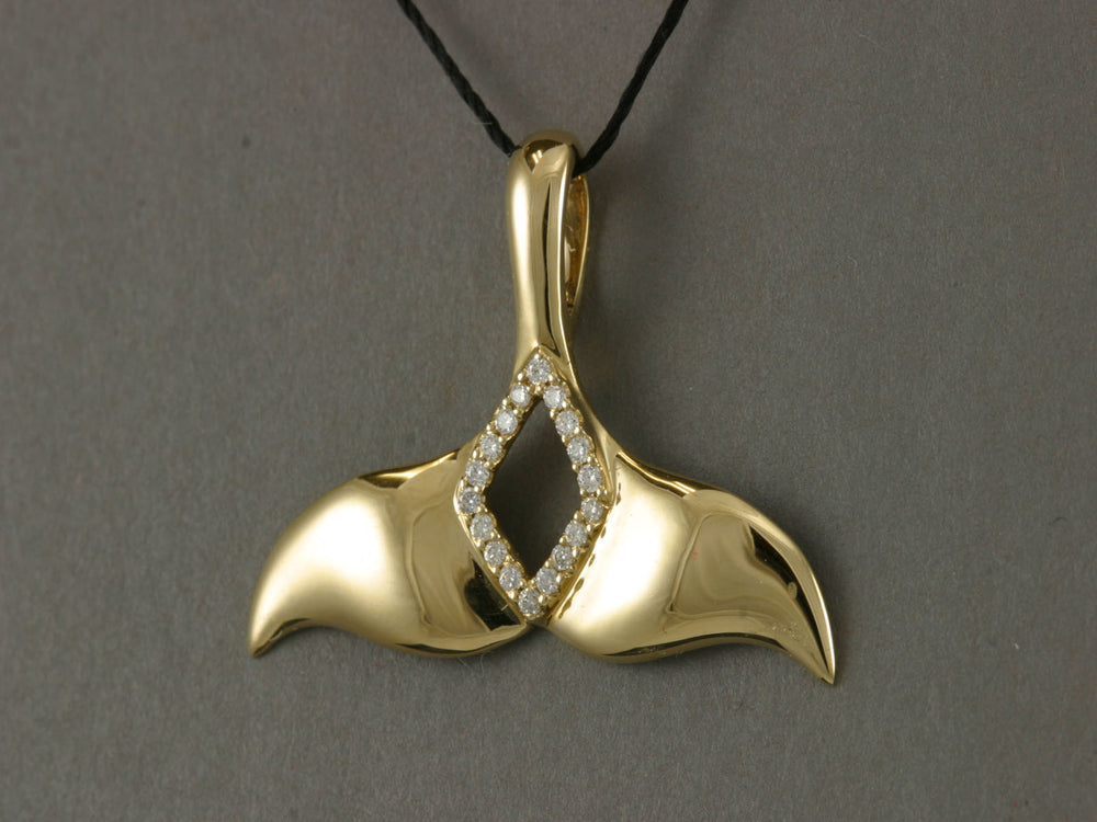 N905D  Pendant Whale Tail 14kty & Diamond