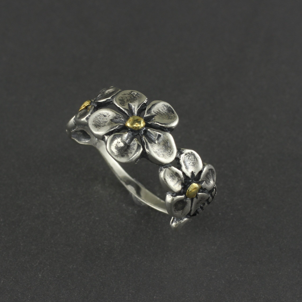 R02909  Three Flower Ring