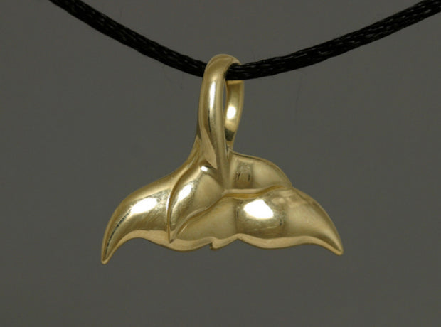 N910  Whale Tail Pendant 14kty
